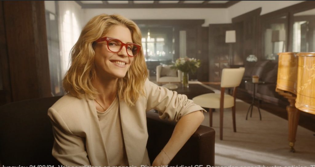 Photo d'Alice Taglioni portant des lunettes Afflelou, publicité réalisée par Jean Pierre Jeunet